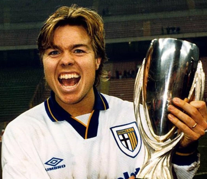 Se retiró con 28 años, casi gana el Balón de Oro y su vida dio un giro inesperado: ahora vende aspiradoras