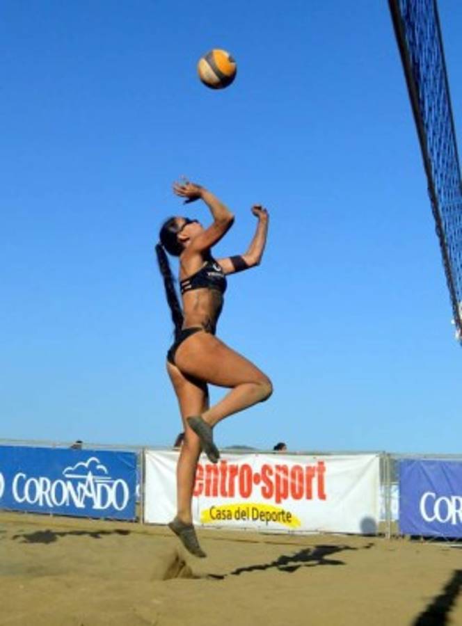 Gloriana Miranda, la hermosa voleibolista tica que enamora en cada juego
