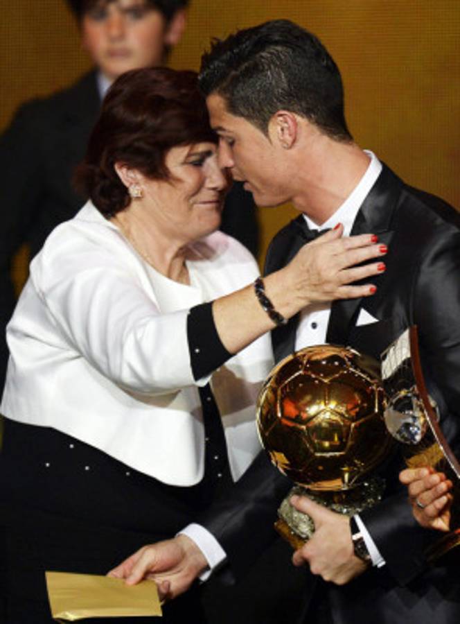 Cristiano entre lágrimas recibe el Balón de Oro 2013