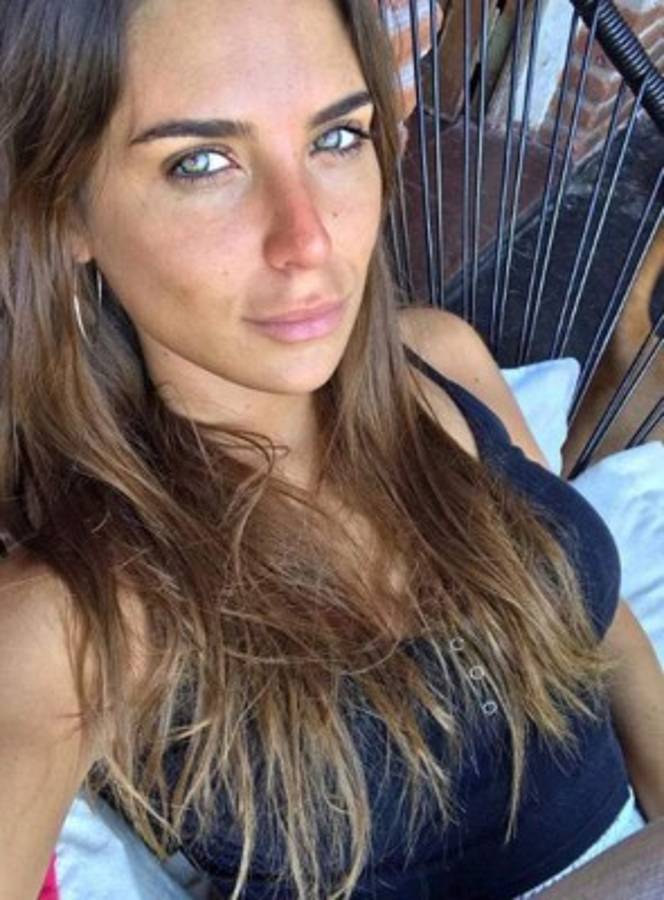 'Tu abuela', sexy novia de jugador del Real Madrid tiene dura discusión con un seguidor por llamarla vieja  