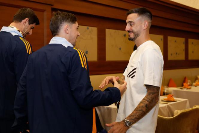 Emotivo reencuentro: el héroe de la última Champions visitó al Real Madrid antes de la final contra Pachuca en Qatar