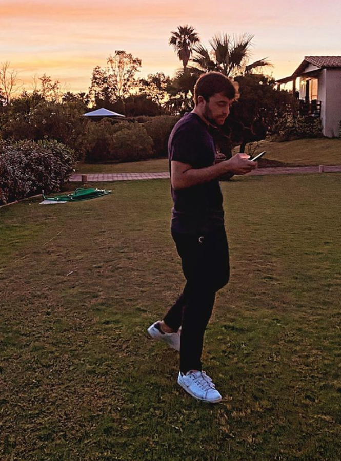 Su primer ‘bombazo’ y la noticia que lo cambió todo: la agitada vida de Fabrizio Romano, el periodista que le pega a los fichajes