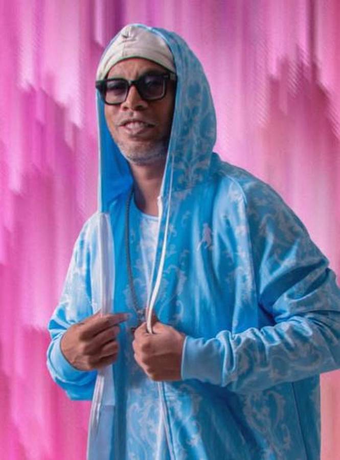 ¿Nueva novia? Así es la modelo de 72 años que fue vinculada con Ronaldinho y revela cómo lo conoció