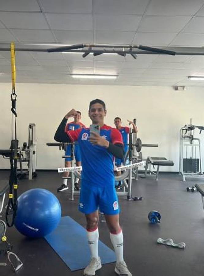 ¿Qué pasa con Araújo? Las imágenes del entreno del Olimpia; Elis activo y José Mendoza pendiente del futuro de Menjívar