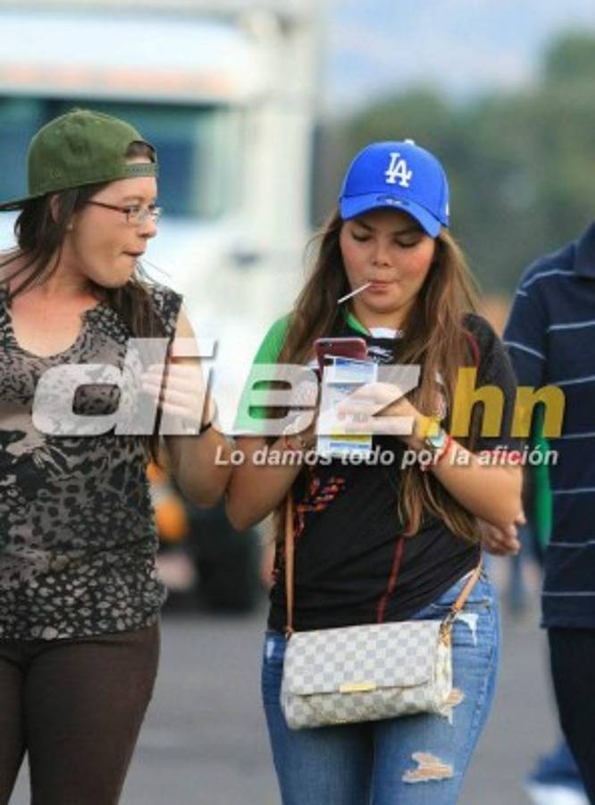 ¡Bellezas! Hasta actriz del Señor de los Cielos se fue al Azteca para el México-Honduras
