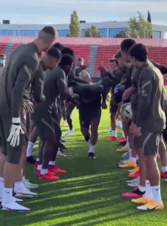 El 'pasillo' y el abrazo de Simeone: Así fue el primer entrenamiento de Luis Suárez con el Atlético