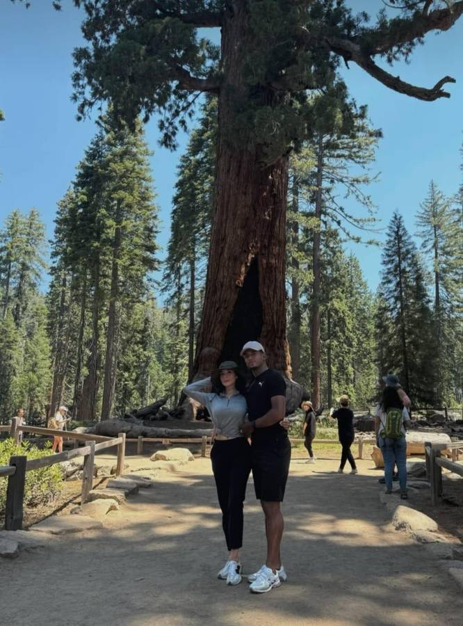 Choco Lozano se divierte con su bella pareja: Así son las vacaciones del hondureño previo a definir su futuro