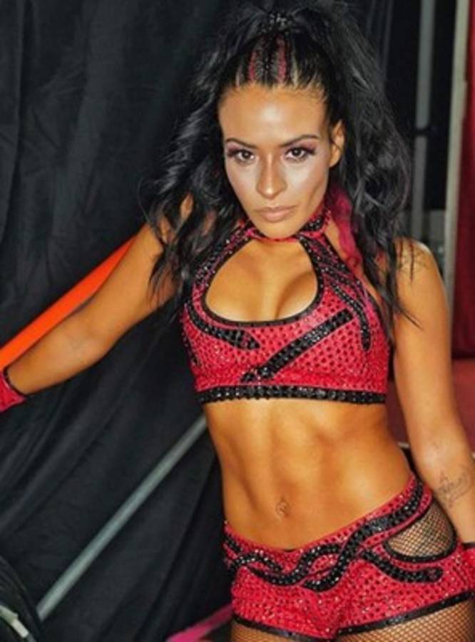Zelina Vega se salta las normas de la WWE y se convierte en modelo para adultos