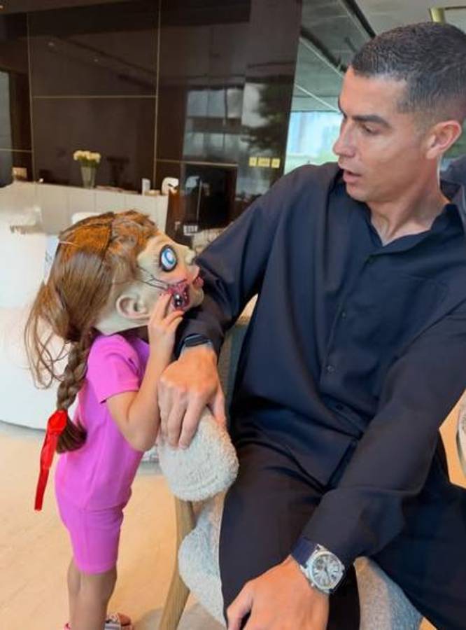 El Halloween de los cracks: Cristiano Ronaldo se lleva un susto, el cumpleañero del Barça y un aterrador Vinicius