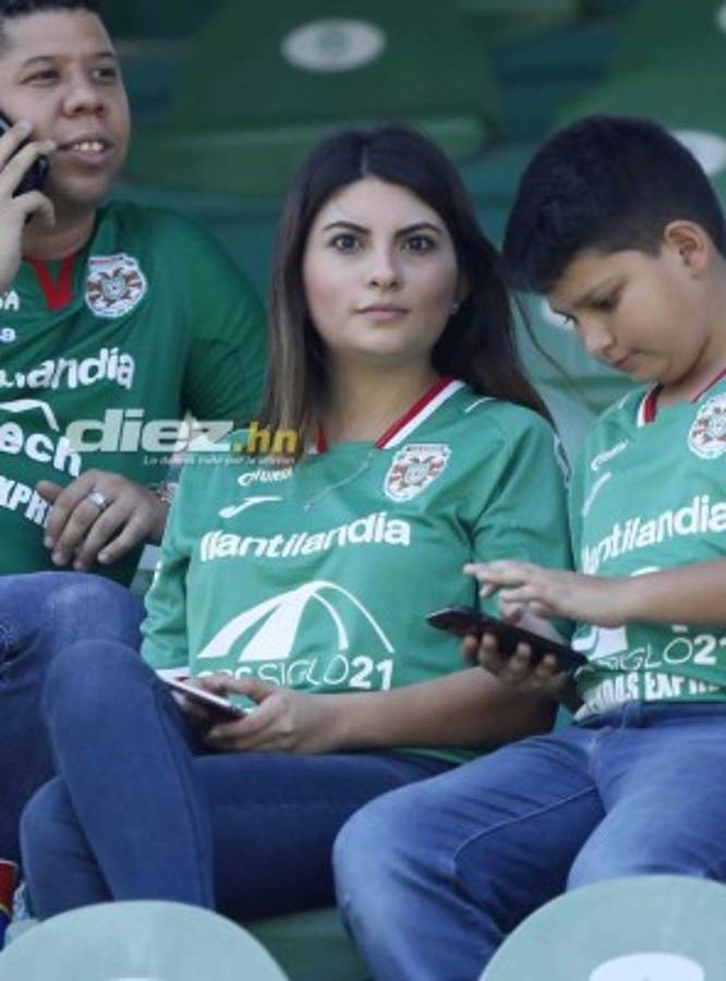 ¡La chela, la colocha y la pelo negro! Hermosuras en el Yankel Rosenthal