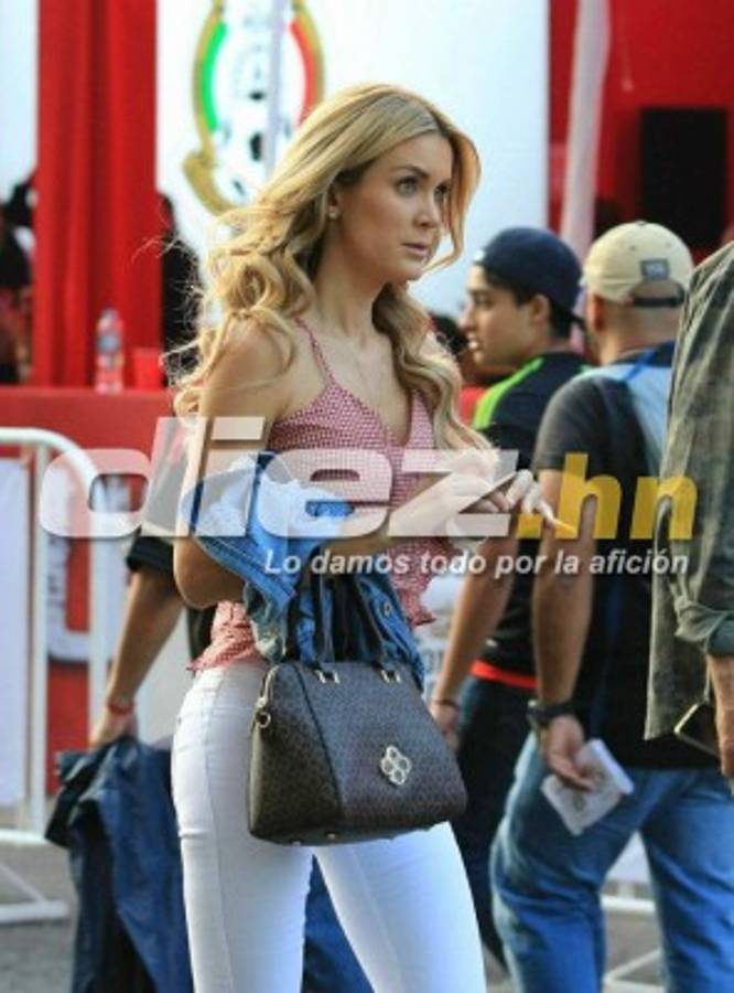 ¡Bellezas! Hasta actriz del Señor de los Cielos se fue al Azteca para el México-Honduras