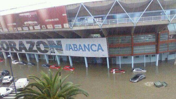 ¡Es de primera y alcanzó hasta un metro de agua! Así se inundó estadio de la Liga Española (FOTOS)