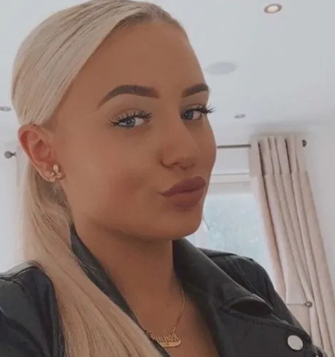 Le revisó el celular y explotó: crack del Manchester City es expulsado de un club de playa tras pelearse con su novia