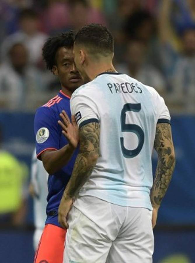 Argentina: El dolor de Messi y la sexi aficionada en la derrota ante Colombia en la Copa América 2019