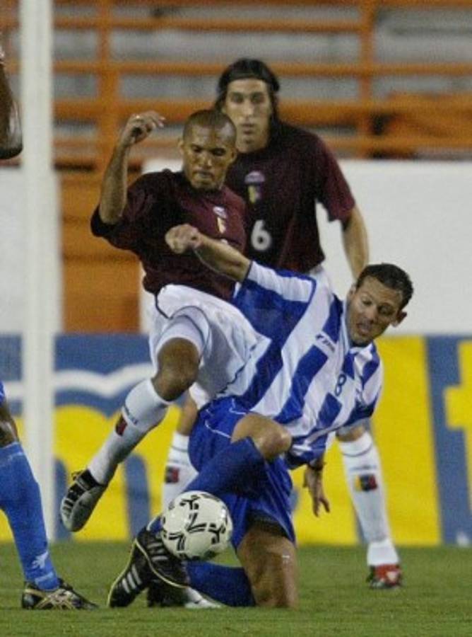 El 11 ideal de 'Tyson' Núñez de la Selección de Honduras con jugadores con los que compartió