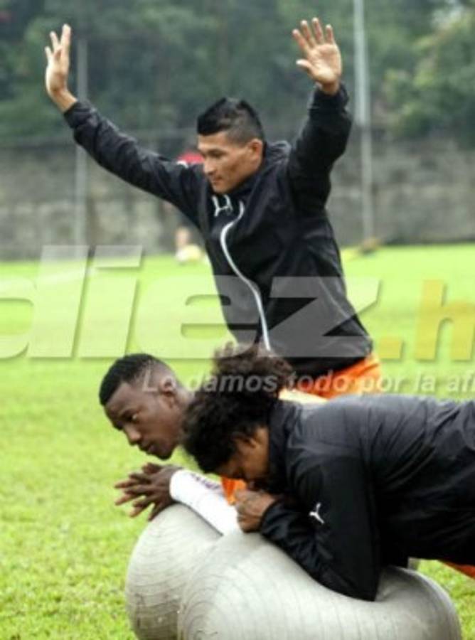 Entre regalos, jugando billar y muchas sonrisa se entrenó el Real España