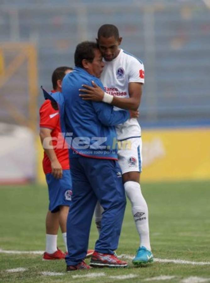 NO SE VIO EN TV: El detallazo de Bengtson con JC Espinoza y el homenaje a Adriel