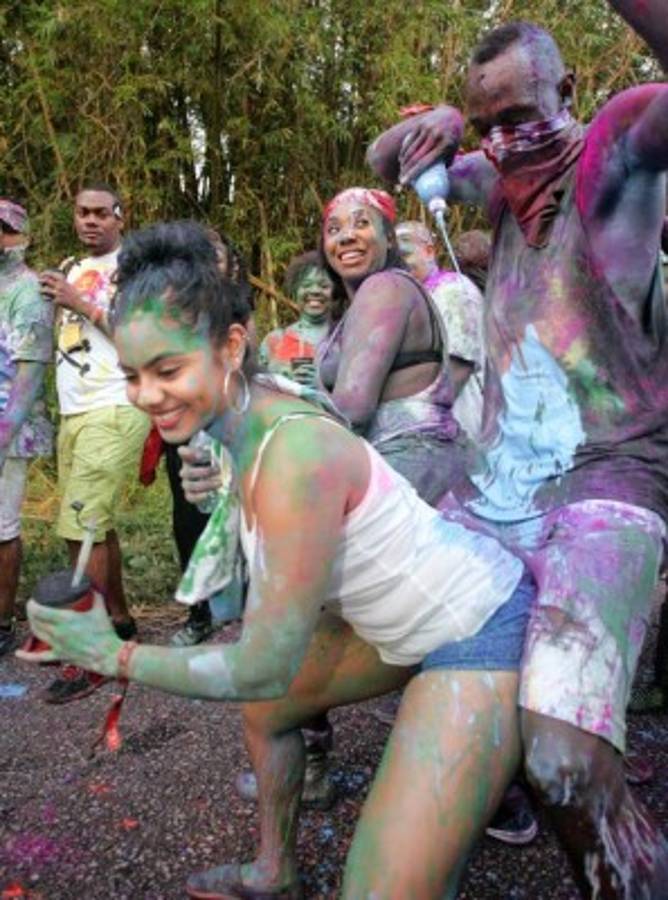 Las polémicas fotos de Usaín Bolt y el baile erótico con chicas en Brasil
