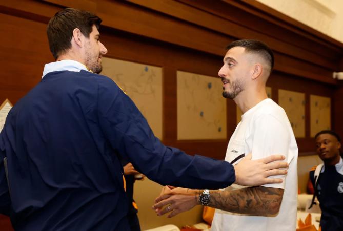 Emotivo reencuentro: el héroe de la última Champions visitó al Real Madrid antes de la final contra Pachuca en Qatar