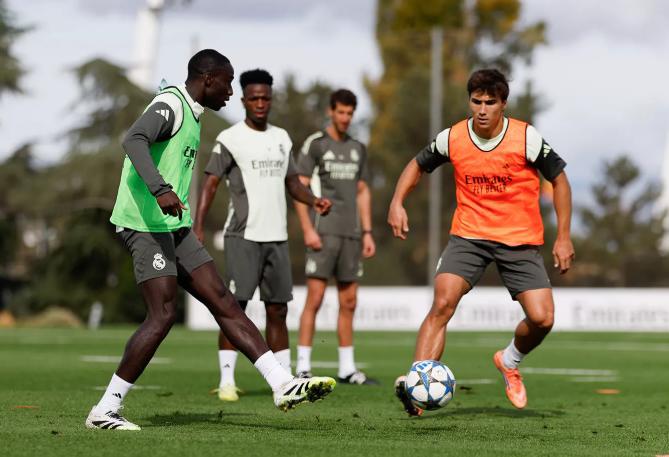 Ferland Mendy y Alexander-Arnold volverían a la lisata de Xabi para los duelos contra Juventus y Barcelona.