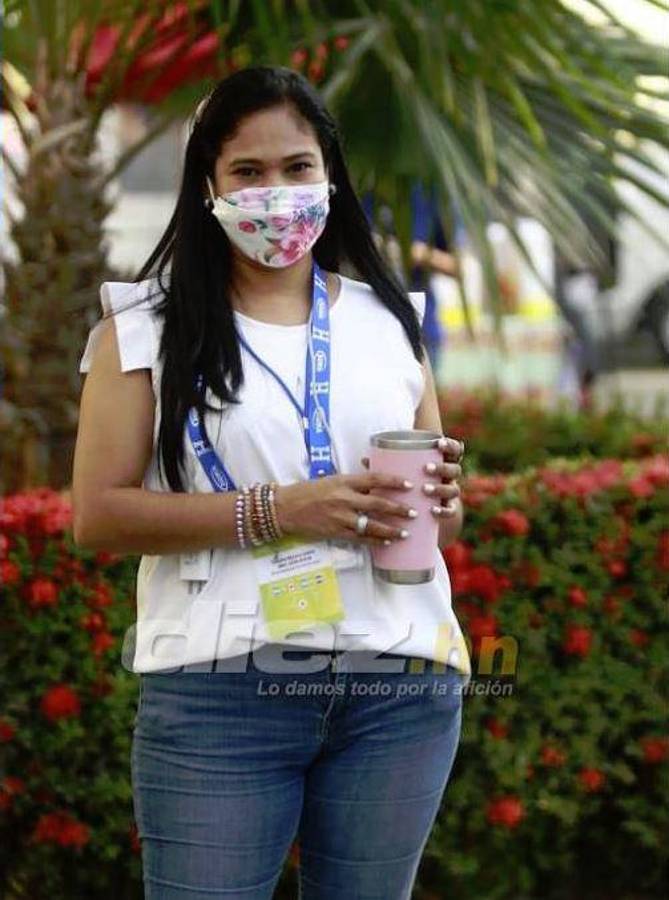 ¡Faltó todo menos belleza! Así lucieron las hermosas mujeres que engalandonaron el vacío estadio Olímpico