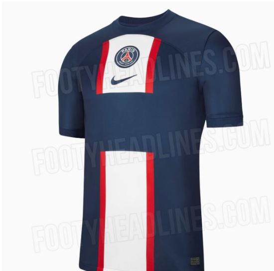 Esta será la nueva camisa del PSG para la temporada 2022-23 y Mbappé posó con ella.