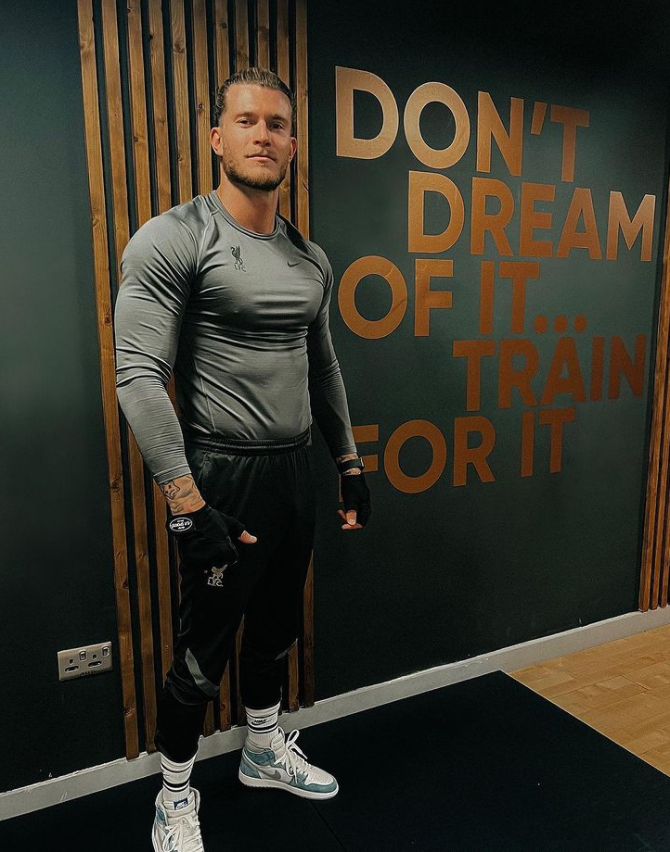 De sus errores ante Real Madrid a esto: la increíble transformación física de Karius tras ocho meses sin jugar