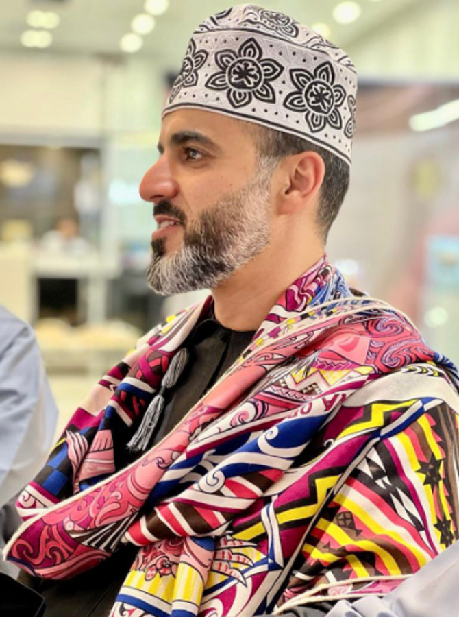 Este es el abogado que le hizo un ofertón a Messi por el bisht que recibió del Emir de Qatar y revela para qué lo necesita