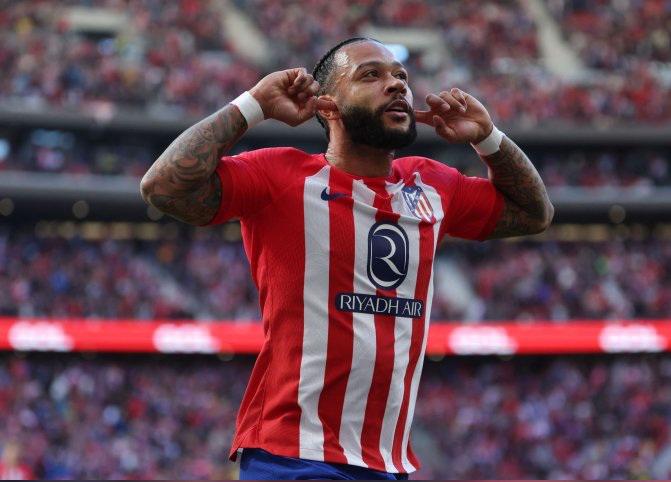 Rechaza ser fichaje del Barcelona, la decisión del Real Madrid con Davies y la bomba del Liverpool