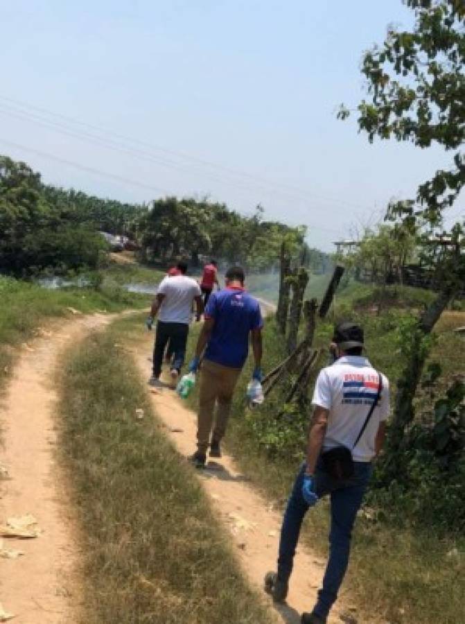 ¡Ejemplar! Barras de Olimpia y Marathón ayudan a personas dándoles comida