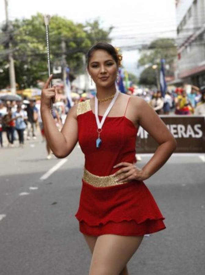 Las palillonas que se robaron las miradas en desfiles en San Pedro Sula