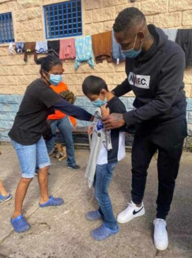 Romell Quioto y su gesto solidario en Tegucigalpa en vísperas de la Navidad