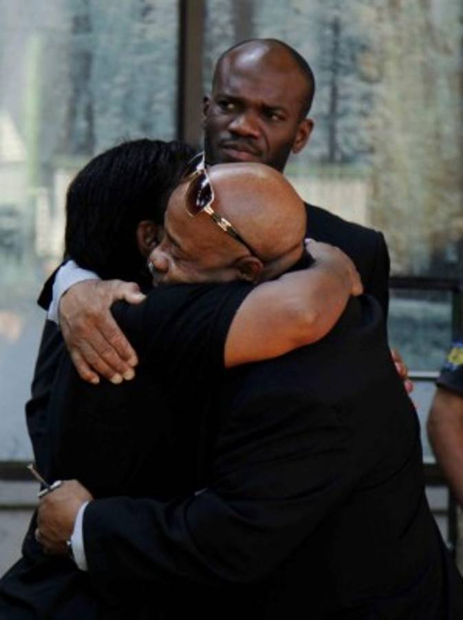 Así fue el sufrimiento de David Suazo y su familia en el último adiós a su padre