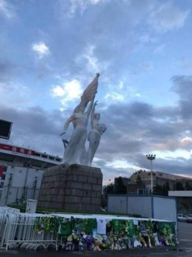 Beijing Guoan llora al 'Pery' Martínez y le honra con bonito altar en las afueras de su estadio