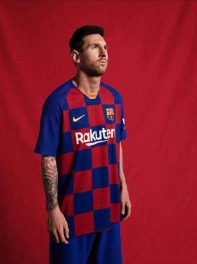 ¡A cuadros! El FC Barcelona lanza la nueva camiseta para la temporada 2019-20