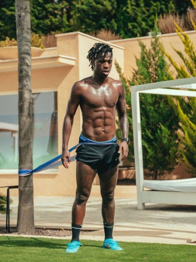 ¡Asegurando su futuro! Así es la vida de millonario de Vinicius: Su nuevo salario, rompe el mercado de patrocinadores y el lado solidario