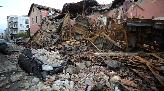 Horror en Turquía: poderoso terremoto causa más de mil muertes y exfutbolista del Chelsea está desaparecido entre los escombros