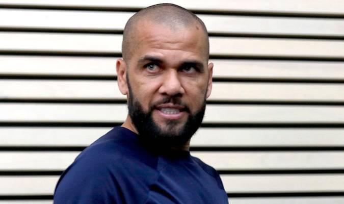 Un mes tras la rejas: la vida de Dani Alves en la cárcel, lo que ha pedido para su celda y le compra comida a los otros reclusos