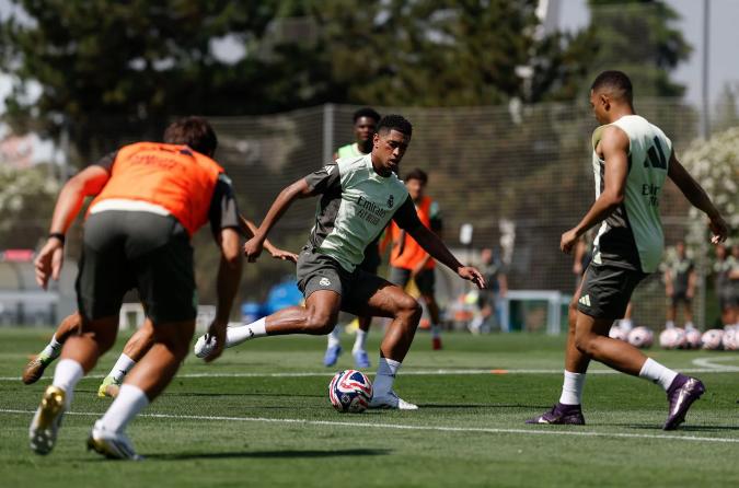 Alexander-Arnold conoció a sus nuevos compañeros: Xabi recuperó a varias figuras antes de afrontar el Mundial de Clubes