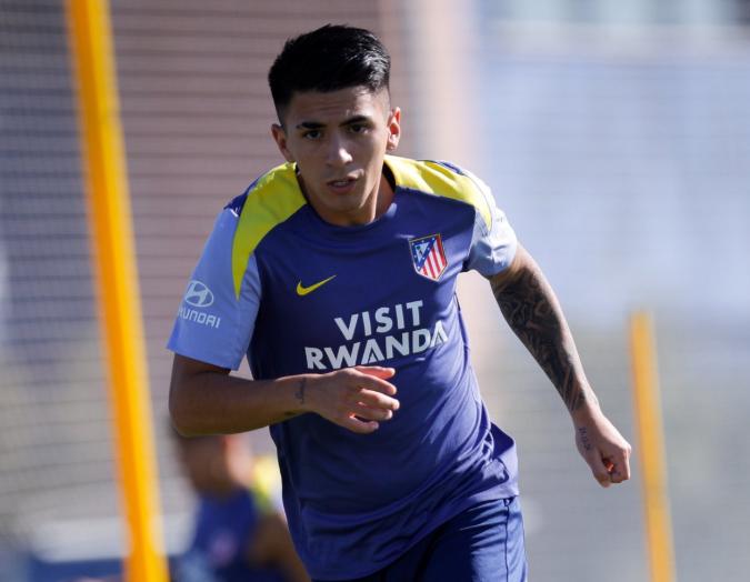 Thiago Almada se sigue recuperando de una lesión y Sacaloni lo convocó en Argentina.