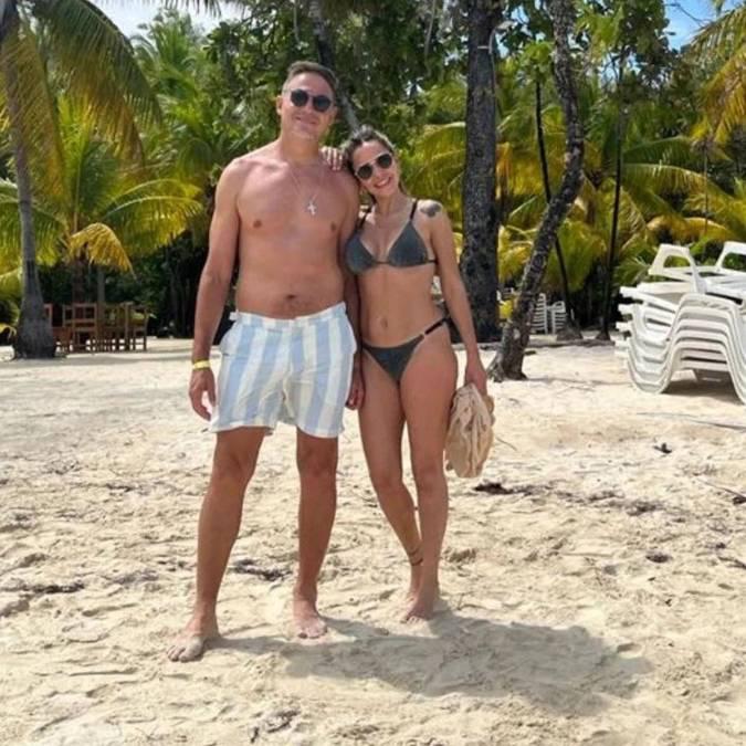 La Tota Medina llega a Cayos Cochinos en Islas de la Bahía muy bien acompañado, pero ¿qué pasó con el Victoria?