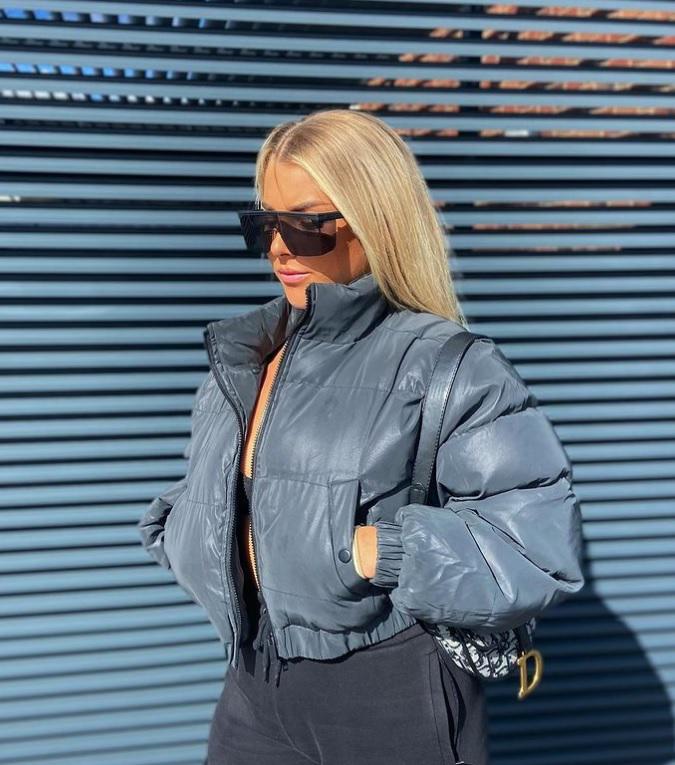 Su carrera futbolística acabó por un escándalo y ahora gana cerca de 600 mil euros como modelo