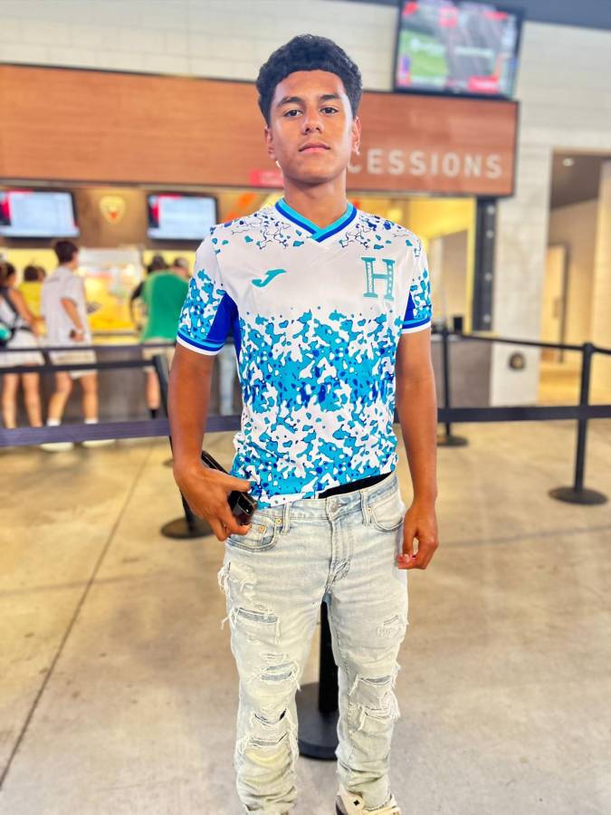 Luis Palma es sorprendido por hondureños en el duelo entre Celtic vs DC United en Estados Unidos