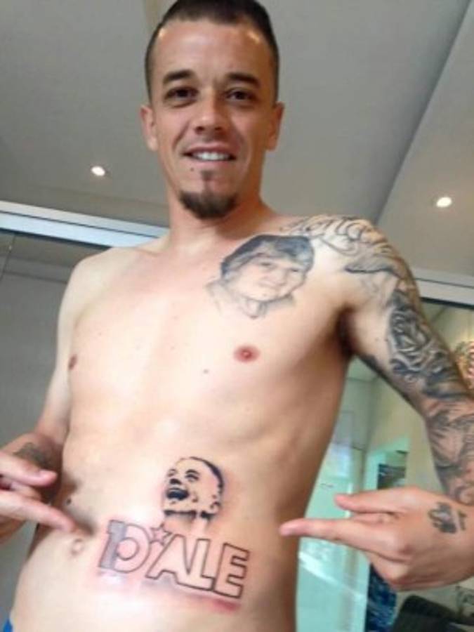 INCREÍBLE: Ellos son los aficionados que plasmaron a sus ídolos en su piel