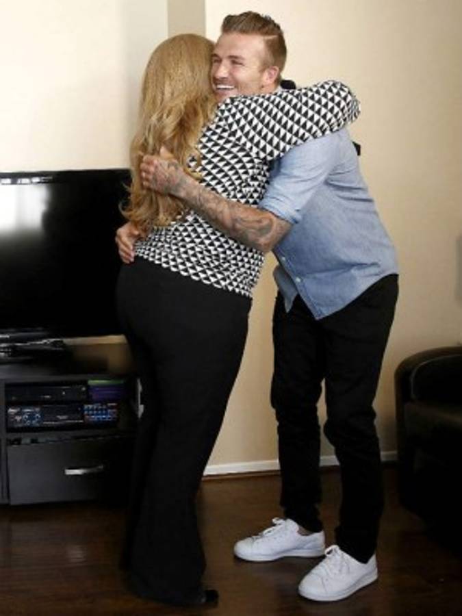 FOTOS: Así emocionó David Beckham a esta familia al donarles 100 mil dólares