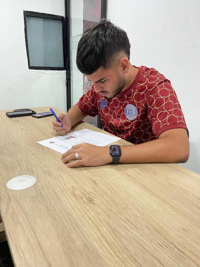 Bryan Santos, la joyita hondureña formada en la academia del Barcelona ficha por equipo de El Salvador