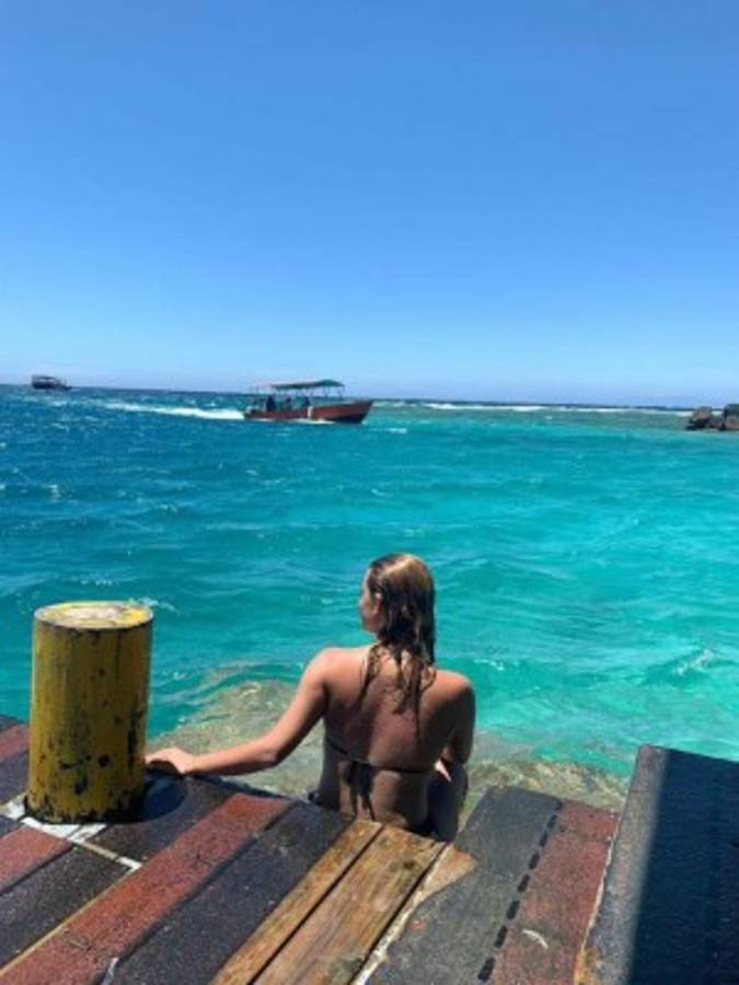 Magali Sanjurjo deslumbra en sus espectaculares vacaciones con Chavasco en Roatán