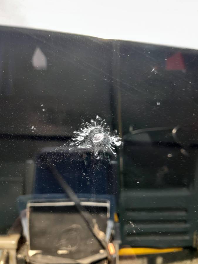 Imágenes de cómo les quedó el vidrio al autobús del Motagua.