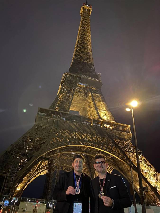 La travesía de un barbero que se fue en bicicleta hasta la casa de Messi en París: la actitud de Antonela Roccuzzo y el regalo que le dejó al crack argentino