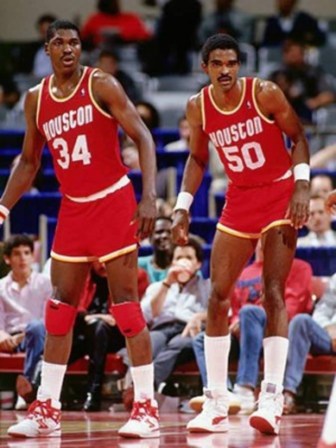 Conoce a los jugadores más altos en la historia de la NBA